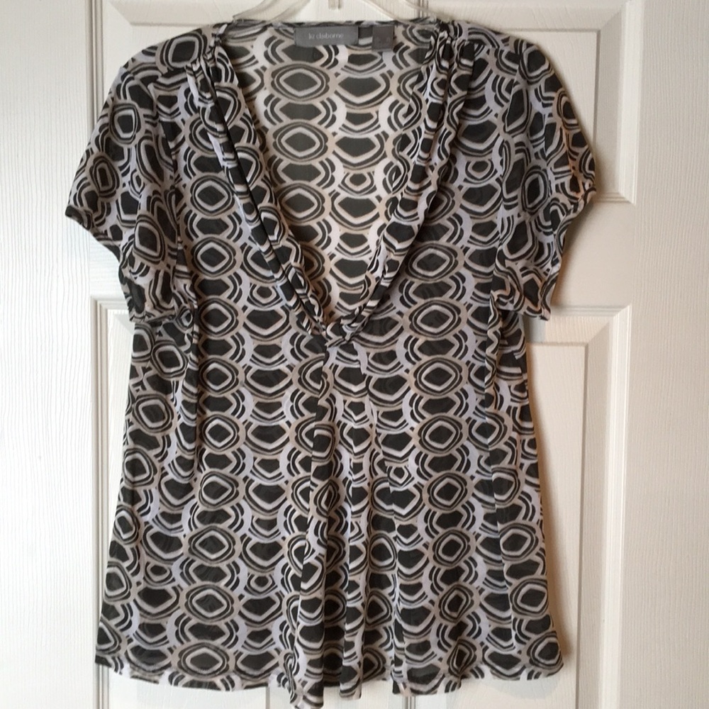 XL Liz Claiborne short sleeved top. Sheer blouse.
